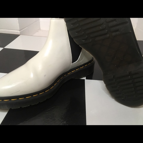 Dr Martens white leather Chelsea boots. Size 9 W. Lightly used. - Picture 12 of 14